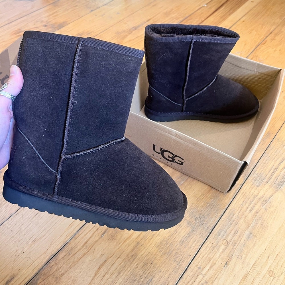 Brand New in Box Classic Short II Dark Brown Uggs Size 7!!